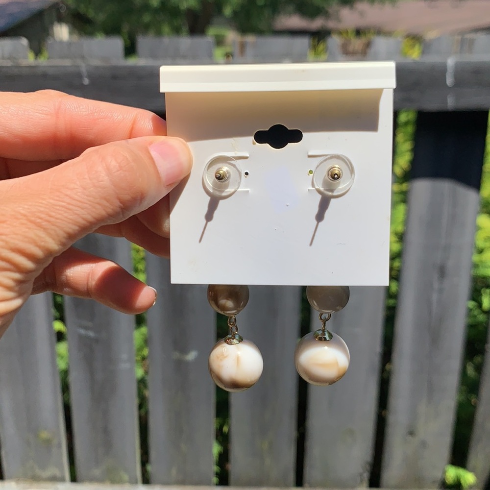 NWT. Zenzii dangling Pearl Earrings. - Picture 5 of 5